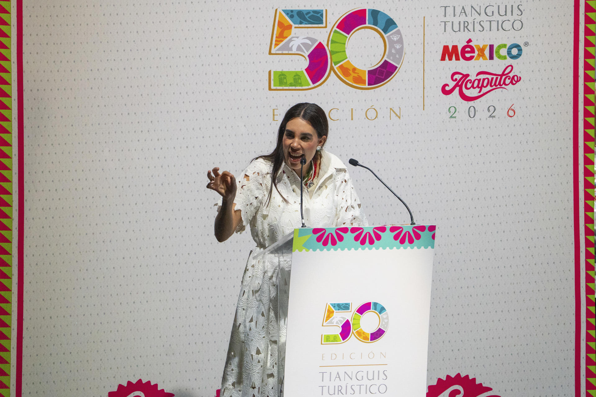 La secretaria de Turismo (Sectur) del Gobierno de México, Josefina Rodríguez Zamora, habla durante la ceremonia de inauguración de la edición 50 del Tianguis Turístico, en el puerto de Acapulco (México). EFE/David Guzmán