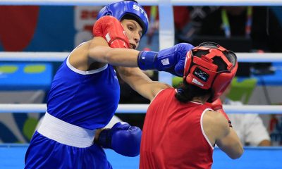Melanie Acevedo (d), de Argentina, combate contra Alixon Rivera (i), de Colombia, durante la semifinal femenina de boxeo en la categoría 57 kg en los IV Juegos Suramericanos de la Juventud Panamá 2026, en Ciudad de Panamá (Panamá). EFE/Bienvenido Velasco