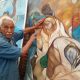 Fotografía de archivo del 14 de abril de 2019 que muestra al artista mexicano Melchor Peredo García mostrando uno de sus murales en Veracruz (México). EFE/Miguel Victoria