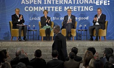 El rey Felipe VI (c) asiste este jueves por la tarde en La Granja (Segovia) a la charla-coloquio inaugural del encuentro internacional organizado por Aspen Institute España, en la que ha sido analizada la compleja situación actual marcada por conflictos bélicos como los de Irán, Líbano y Ucrania. EFE/ Pablo Martín