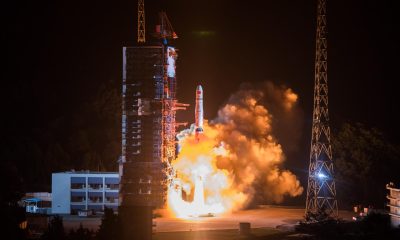 Foto de archivo del lanzamiento del cohete Long March-4C con un satélite para establecer enlace de comunicación entre la Tierra y la sonda lunar Chang'e-4. EFE/ Stringer PROHIBIDO SU USO EN CHINA[CHINA OUT]