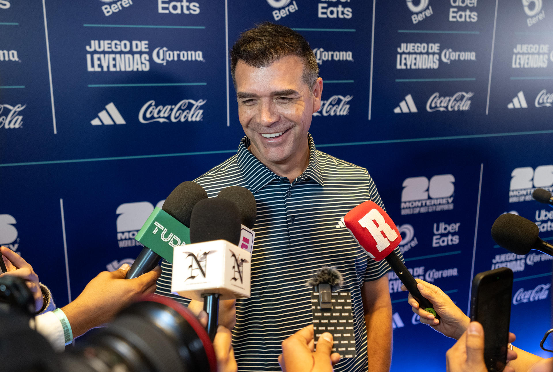 El exfutbolista mexicano Jared Borgetti habla con periodistas en Monterrey (México). Fotografía de archivo. EFE/ Miguel Sierra