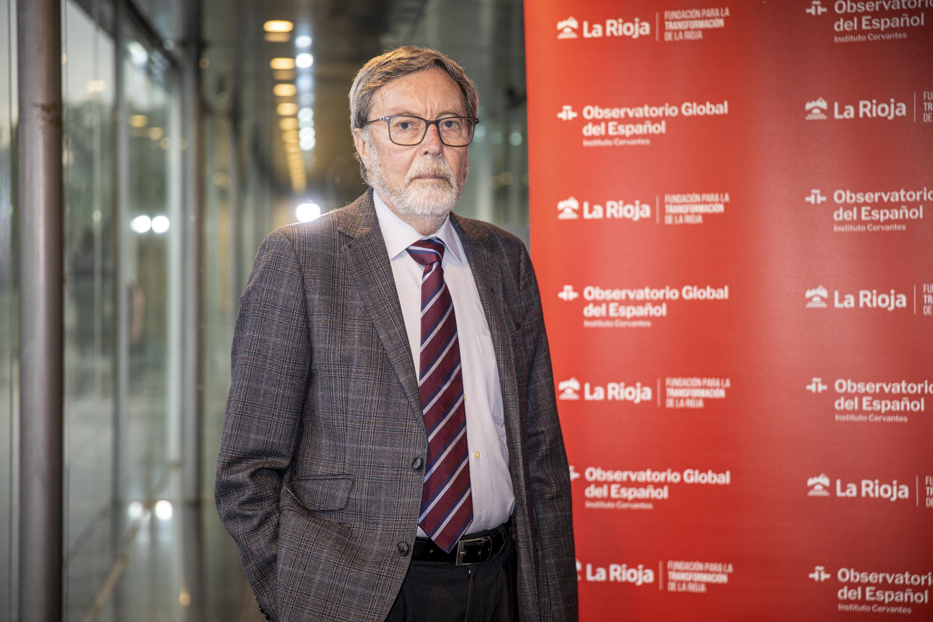 El miembro de la Real Academia Española (RAE) y director del Corpus del Español del siglo XXI, Guillermo Rojo, durante una entrevista con EFE. EFE/ Raquel Manzanares
