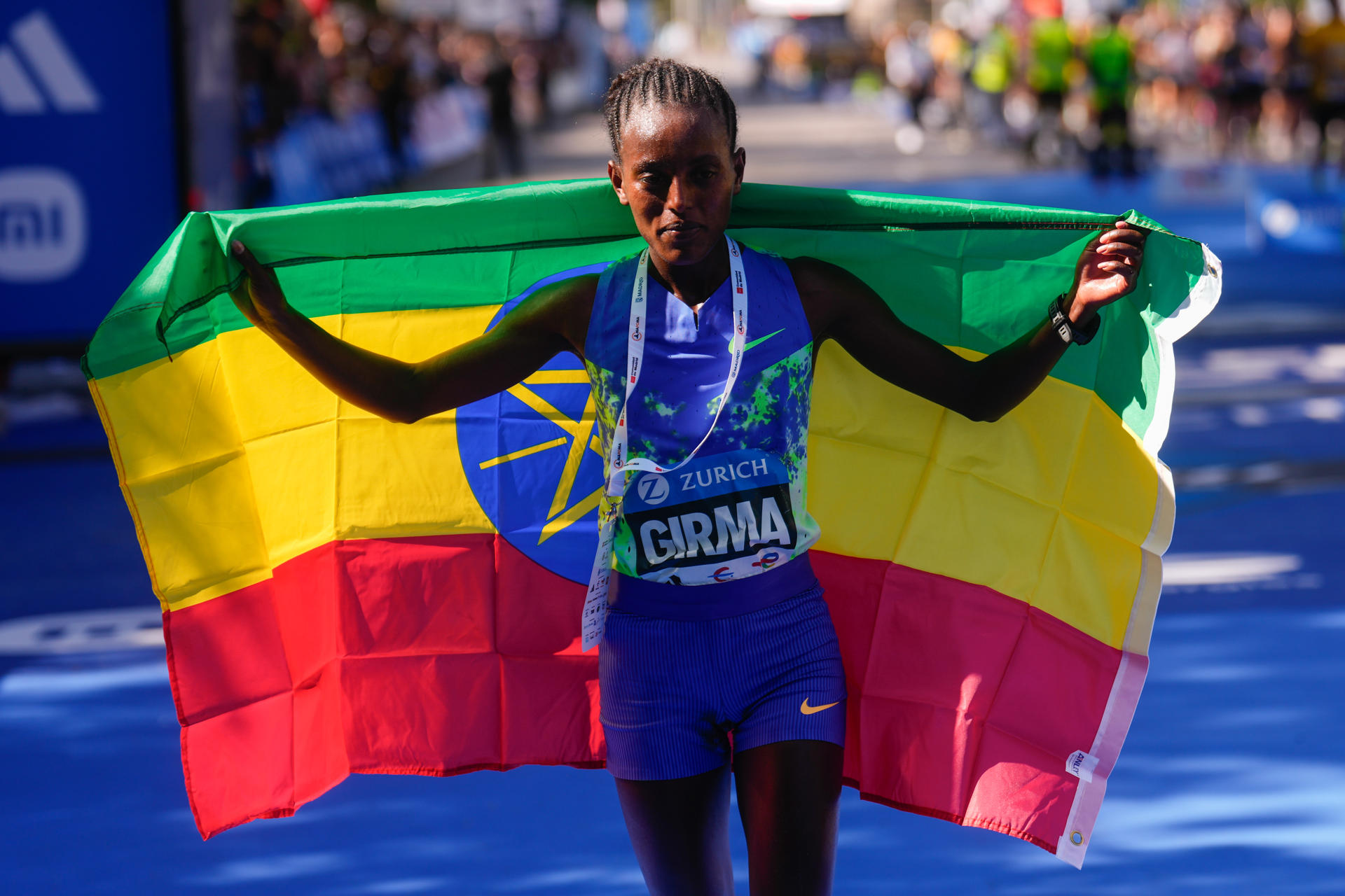 La etíope Kena Girma, ganadora del maratón de Madrid, en las Zurich Rock 'n' Roll Running Series, en las que participaron 47.000 personas englobando también las distancias de medio maratón y 10 kilómetros. EFE/Borja Sanchez-trillo
