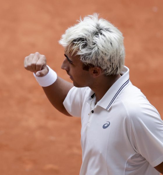 El tenista español Daniel Mérida ante el argentino Marco Trungelliti durante su partido de la ronda de 128 del Mutua Madrid Open disputado este jueves en la Caja Mágica, en Madrid. EFE/ Juanjo Martín