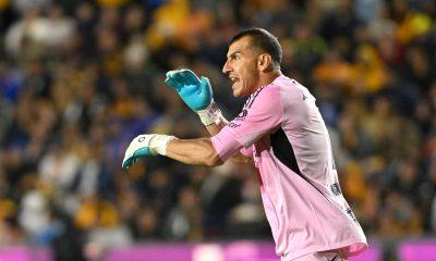 Nahuel Guzman de Tigres reacciona en un partido de la Liga MX entre Tigres y Pumas. Imagen de archivo. EFE/ Miguel Sierra