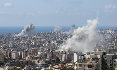 Se observa humo tras un ataque aéreo israelí contra los suburbios del sur de Beirut, Dahiyeh, Líbano, el 8 de abril de 2026. Israel lanzó un ataque aéreo masivo contra múltiples objetivos en todo el Líbano, muchos de ellos en el centro de Beirut, un día después de que Estados Unidos e Irán acordaran un alto el fuego para poner fin a las hostilidades entre ambos países. En un comunicado, el gobierno israelí anunció que el alto el fuego no incluye al Líbano y que continuarán atacando posiciones de Hezbolá en todo el país. (Líbano, Estados Unidos, Hizbulá/Hezbolá) EFE/EPA/WAEL HAMZEH