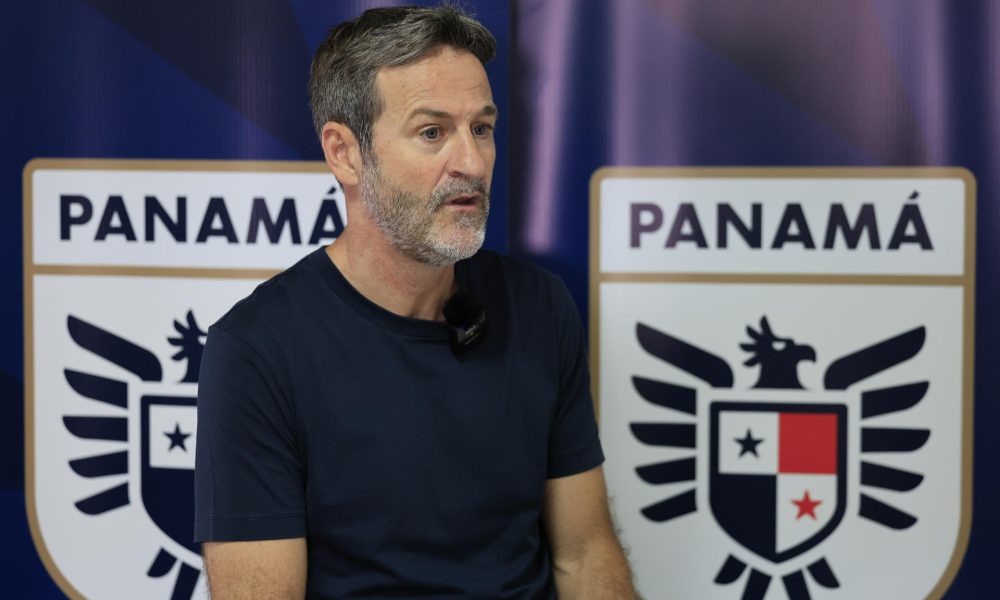 Fotografía de archivo del seleccionador de Panamá, Thomas Christiansen, quien este lunes ha recibido el anuncio de que el último partido de preparación de su plantilla para el Mundial de 2026 se jugará el 3 de junio contra República Dominicana en el estadio Rommel Fernández, de la capital del país. EFE/ Bienvenido Velasco