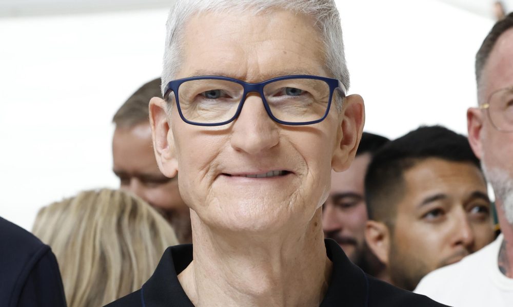 Fotografía del director ejecutivo de Apple, Tim Cook. EFE/John G. Mabanglo