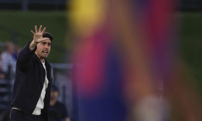 El entrenador del Real Madrid, Pau Quesada, durante el partido de idea de cuartos de final de la Liga de Campeones femenina entre Real Madrid y FC Barcelona, disputado el 25 de marzo en el estadio Alfredo Di Estéfano, en Madrid. EFE/ Javier Lizón