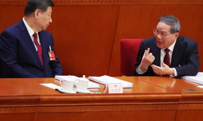 Archivo - PEKÍN (China), 05/03/2026.- El presidente chino, Xi Jinping (izquierda), conversa con el primer ministro, Li Qiang, durante la ceremonia de apertura de la Cuarta Sesión del XIV Congreso Nacional del Pueblo de China en el Gran Salón del Pueblo. EFE/EPA/WU HAO