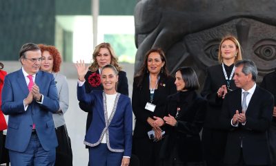 La presidenta de México Claudia Sheinbaum (2-i), el Secretario de Economía, Marcelo Ebrard (i), la secretaria de Energía, Luz Elena González (2-d) y el secretario de Hacienda y Crédito Público de México, Édgar Amador Zamora (d), posan durante un acto protocolario. Imagen de archivo. EFE/ Mario Guzmán