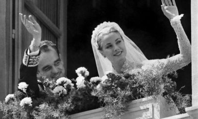 Los príncipes Rainiero y Grace de Mónaco tras su enlace matrimonial, celebrado en la catedral de San Nicolás de Mónaco. EFE/ct