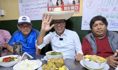El candidato a la Presidencia de Perú por el partido Juntos por el Perú, Roberto Sánchez, desayuna durante una visita al mercado popular Ciudad de Dios, en Lima (Perú), el 21 de abril de 2026. EFE / Mikhail Huacán