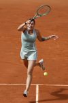 La tenista bielorrusa Aryna Sabalenka ante la estadounidense Peyton Stearns durante su partido de la ronda de 64 del Mutua Madrid Open disputado este jueves en la Caja Mágica, en Madrid. EFE/ Chema Moya
