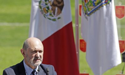 El presidente de la Real Federación Española de Fútbol, Rafael Louzán Abal, habla durante una rueda de prensa en Puebla (México). EFE/ Hilda Ríos