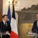 El presidente francés, Emmanuel Macron (I), ofrece una rueda de prensa conjunta en Atenas junto al primer ministro griego, Kyriakos Mitsotakis (D). EFE/EPA/GEORGE VITSARAS