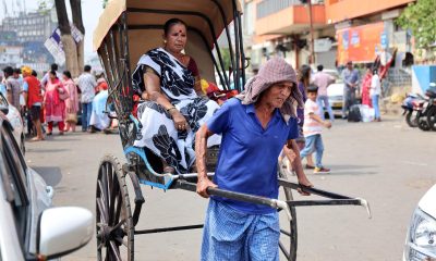 Fotografía tomada el 21/04/2026 que muestra a personas en la calle en Calcuta, India. EFE/EPA/PIYAL ADHIKARY