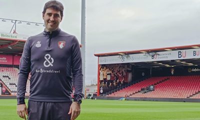 Andoni Iraola posa en el Vitality Stadium, casa del Bournemouth inglés, en una foto de archivo. EFE/ Guillermo Garrido