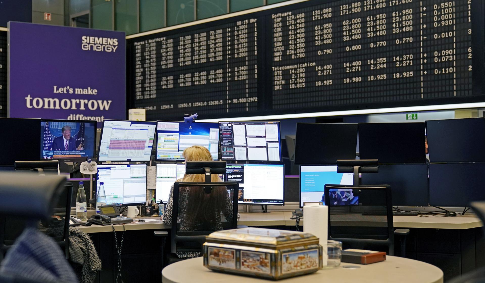 Imagen de archivo de la Bolsa de Fráncfort. EFE/EPA/RONALD WITTEK