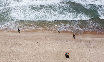 Fotografía aérea tomada con un dron que muestraun océano. EFE/Diego Nigro