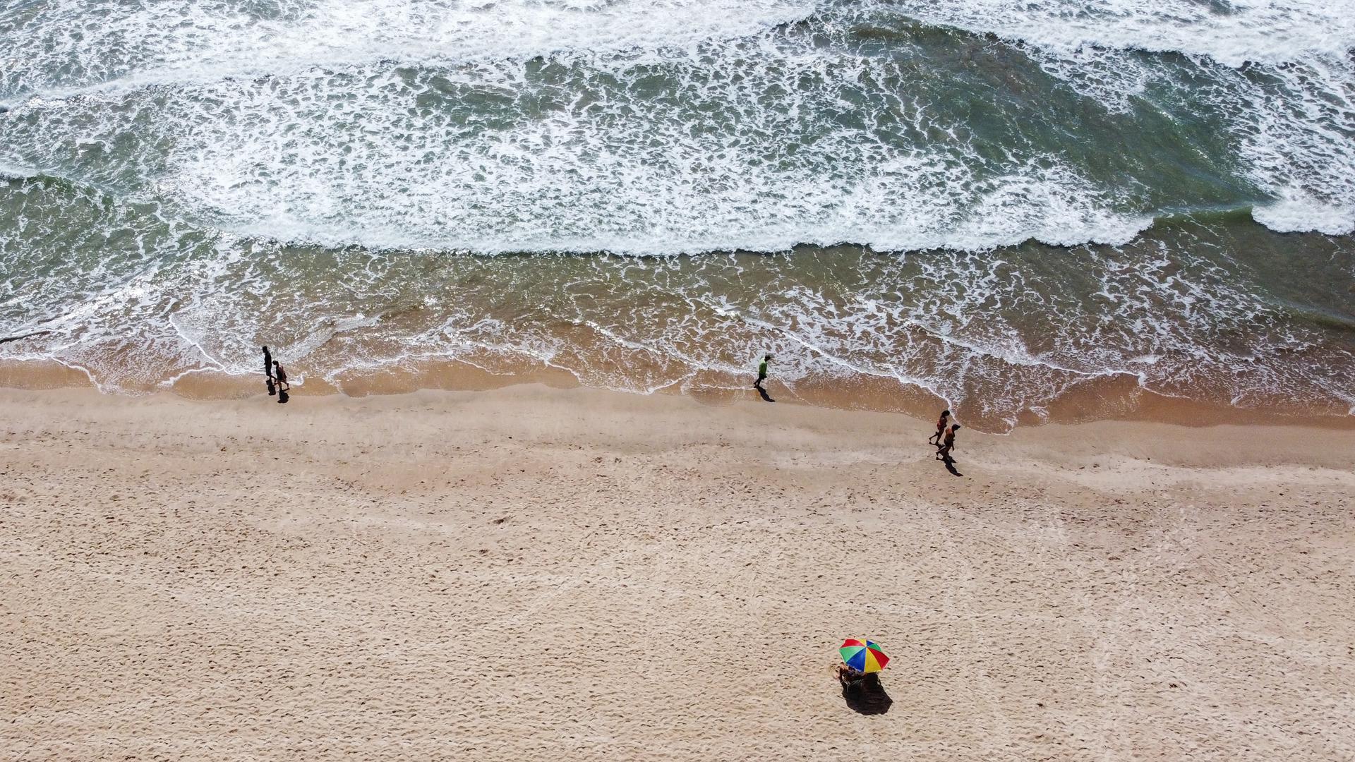 Fotografía aérea tomada con un dron que muestraun océano. EFE/Diego Nigro