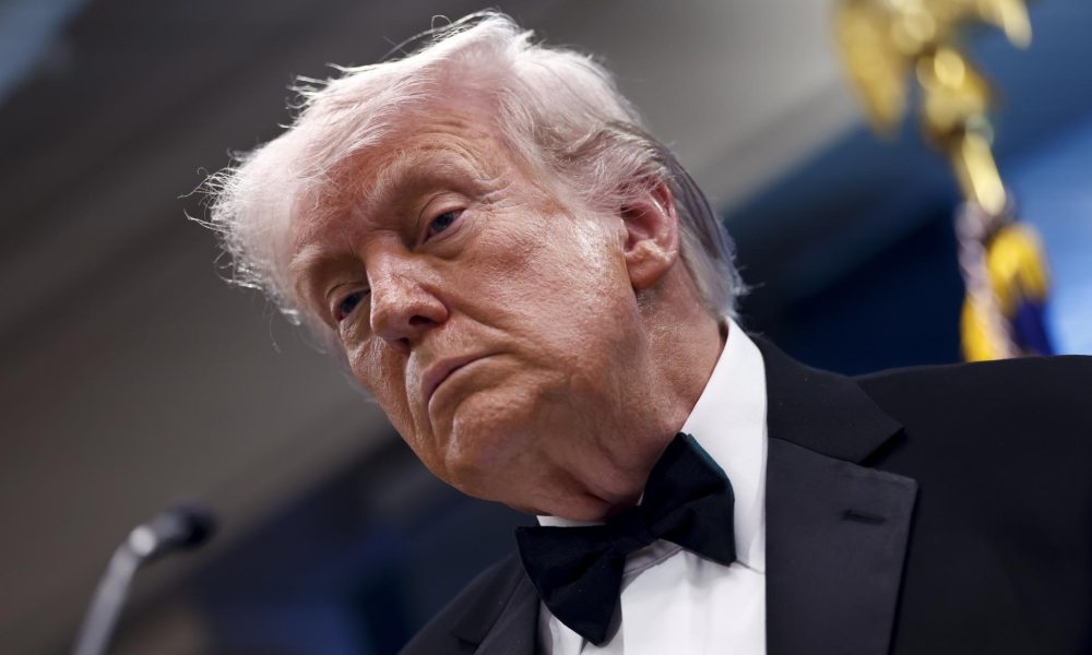 El presidente de Estados Unidos, Donald Trump, durante la rueda de prensa de este sábado en la noche tras el tiroteo en la Cena de Corresponsales de la Casa Blanca. EFE/Will Oliver