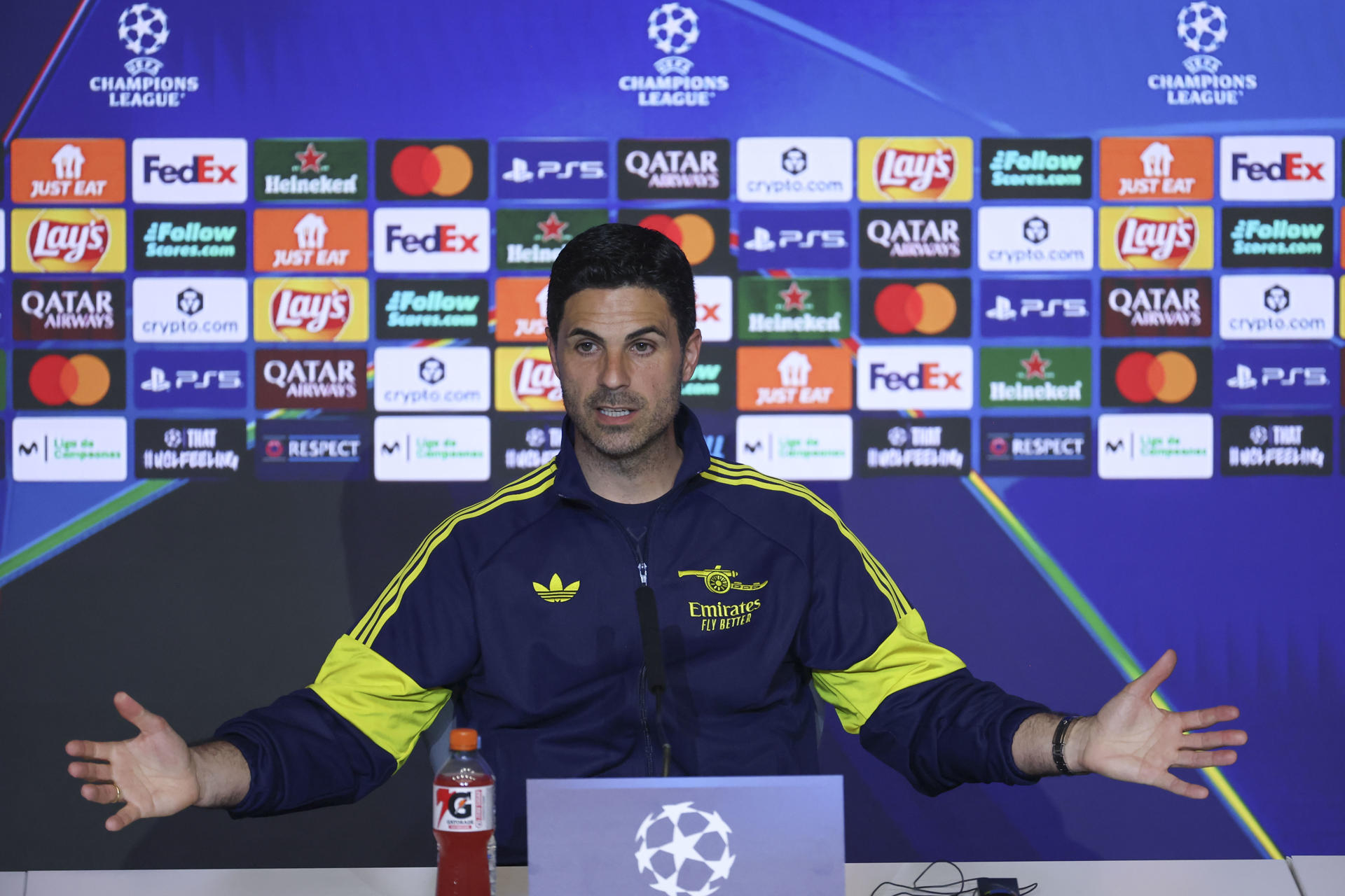 El técnico español del Arsenal, Mikel Arteta, durante la rueda de prensa que ha ofrecido hoy martes previo al encuentro que disputan Atlético de Madrid y Arsenal mañana miércoles en el estadio Metropolitano, en Madrid. EFE / Kiko Huesca.