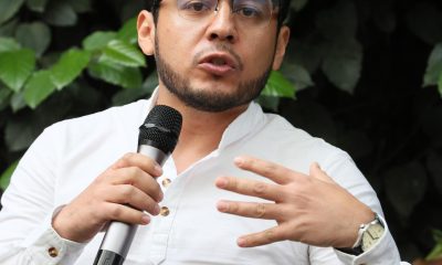 Omar García, de la Sociedad Mexicana de Mastozoología Marina, habla este martes durante una rueda de prensa en la Ciudad de México (México). EFE/ Mario Guzmán