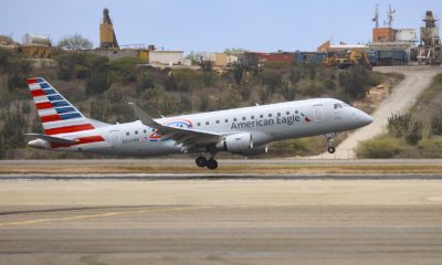 Fotografía que muestra un avión de American Eagle aterrizando en el Aeropuerto Internacional Simón Bolívar de Maiquetía (Venezuela). EFE/ Miguel Gutiérrez