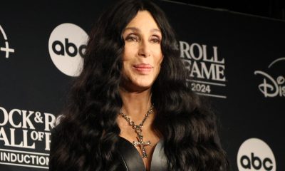 Fotografía de archivo de la cantante Cher durante la ceremonia de ingreso al Salón de la Fama del Rock and Roll en Rocket Mortgage Fieldhouse de Cleveland, Ohio (Estados Unidos). EFE/ Octavio Guzmán