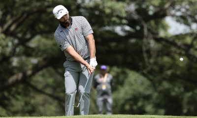 El español Jon Rahm, del equipo Legion XIII, compite durante la segunda ronda del LIV Golf en el Club de Golf Chapultepec en Ciudad de México (México). EFE/José Méndez