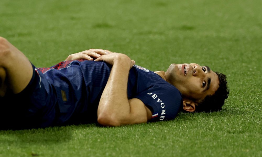 El jugador del PSG Achraf Hakimi durante el partido de ida de semifinales de la UEFA Champions League que jugaron Bayern y PSG en el Parque de los Príncipes, París, Francia. EFE/EPA/YOAN VALAT