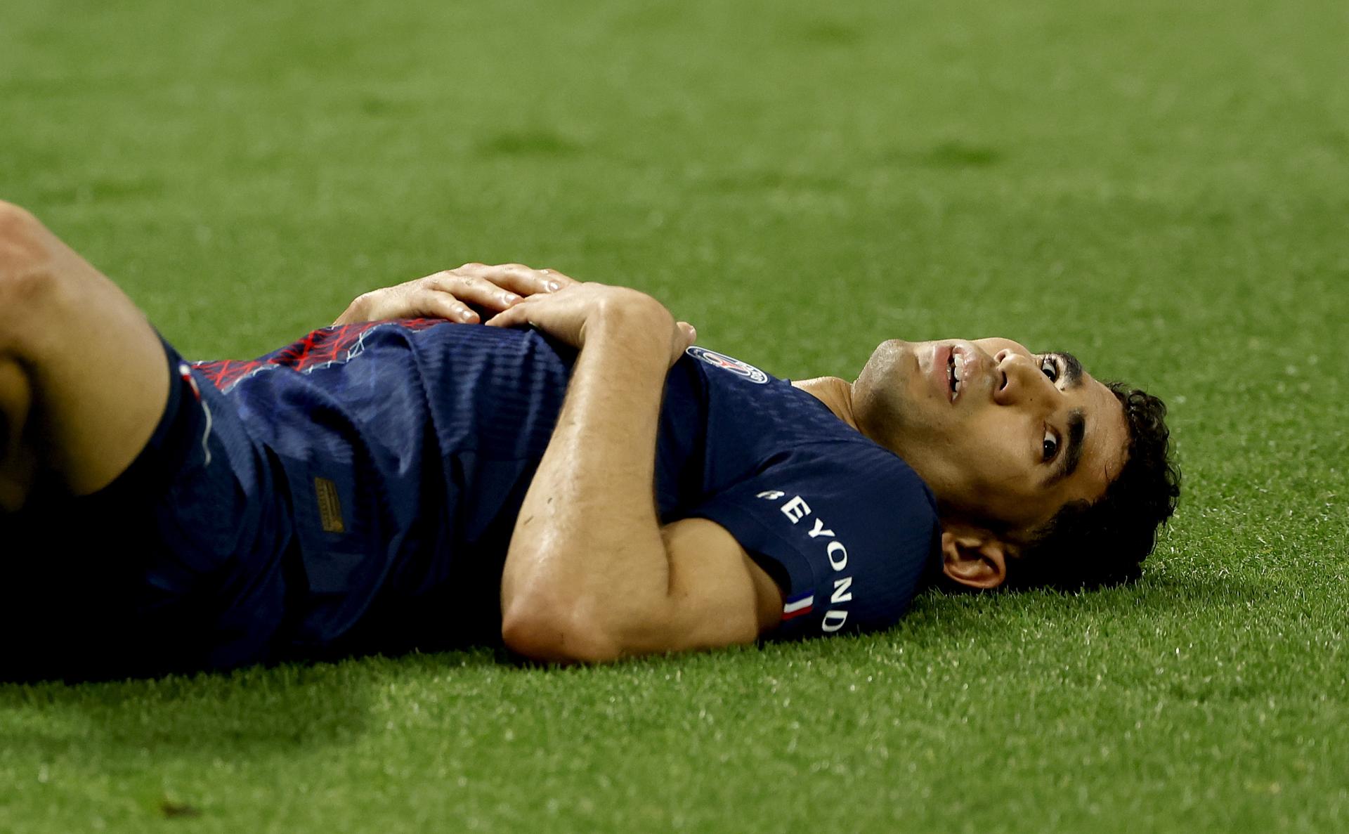 El jugador del PSG Achraf Hakimi durante el partido de ida de semifinales de la UEFA Champions League que jugaron Bayern y PSG en el Parque de los Príncipes, París, Francia. EFE/EPA/YOAN VALAT