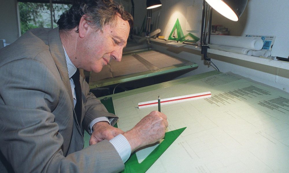 El arquitecto Rafael Moneo trabaja en su estudio madrileño. EFE/ M.Barriopedro/aa