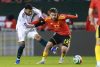 Alexis Vega (i), de México, disputa el balón con Nicolas Raskin, de Bélgica, durante un partido amistoso entre México y Bélgica en el estadio Soldier Field, en Chicago (Estados Unidos). EFE/ Carlos Ramírez

