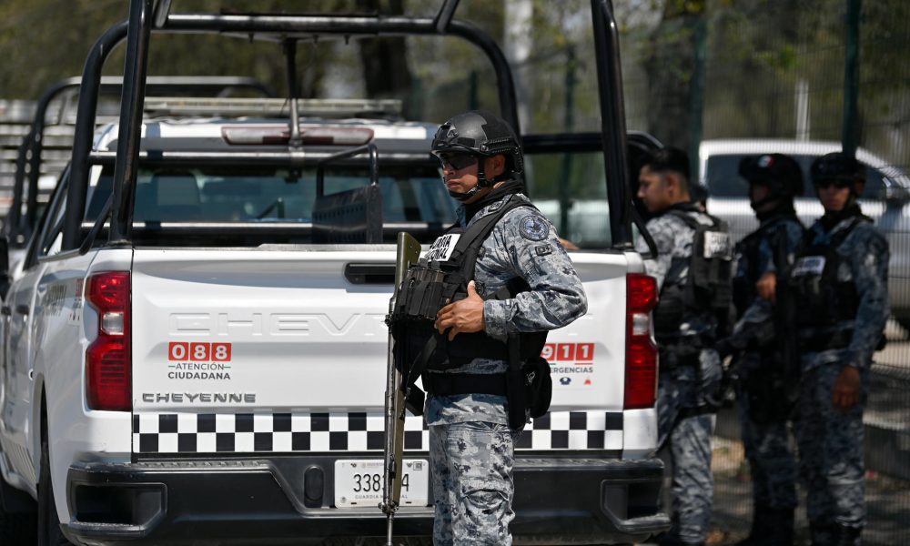 Autoridades locales confirmaron este viernes que han atendido 17 reportes de amenazas de tiroteo escolar en los últimos días en instituciones educativas del estado de Nuevo León, en el norte de México. Imagen de archivo. EFE/ Miguel Sierra