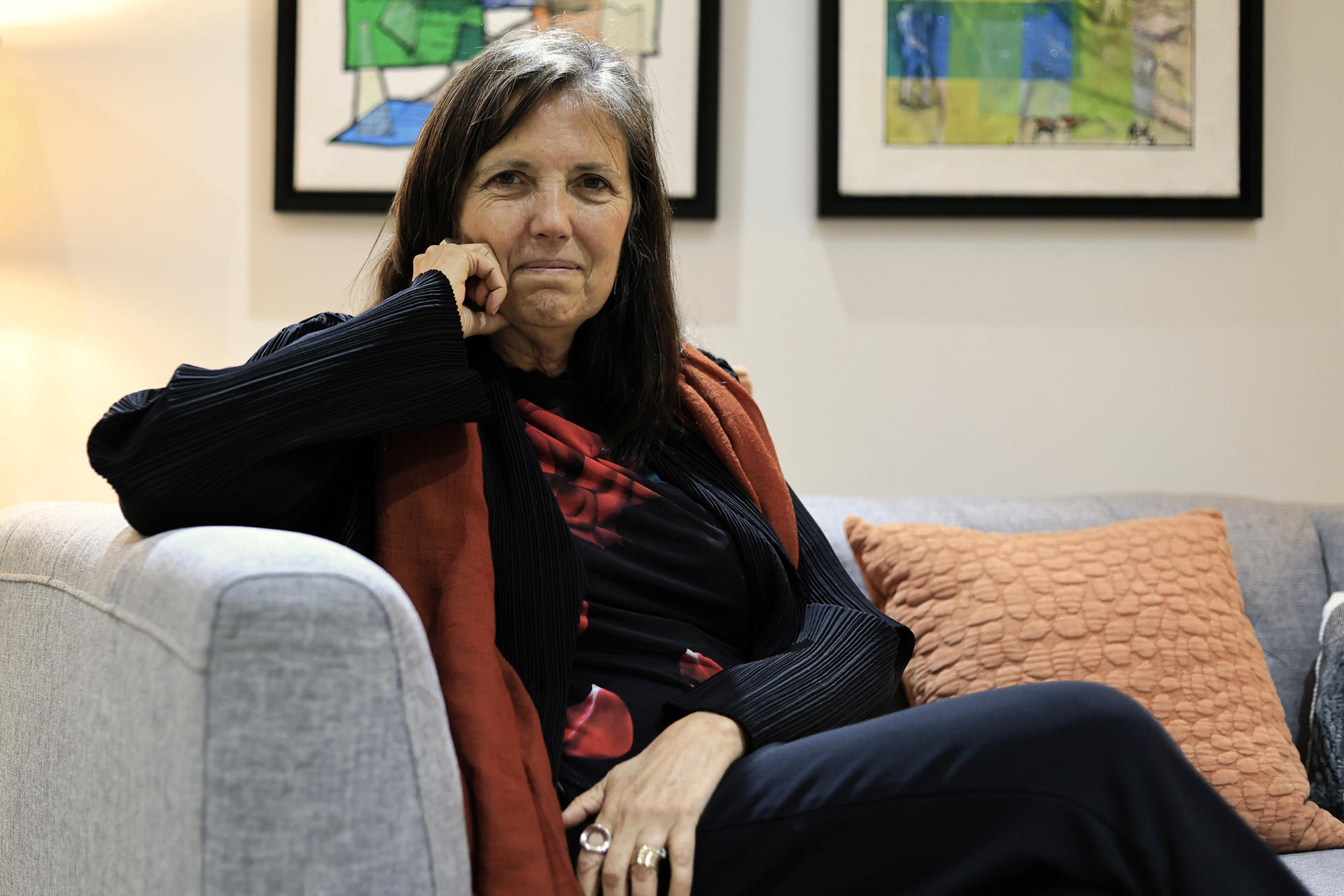 La novelista argentina Claudia Piñeiro reacciona durante una entrevista con EFE en el marco del Congreso Internacional de Escritores este viernes, en Caguas (Puerto Rico). EFE/Thais Llorca