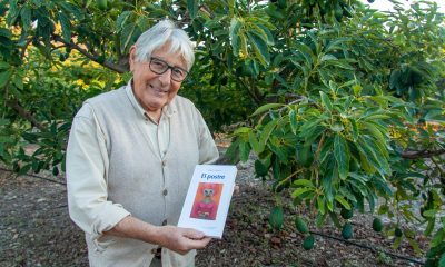 Alfredo Amestoy y su último libro 'El postre'. EFE/Alba Feixas