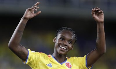 La delantera del Real Madrid Linda Caicedo celebra el gol que allanó la victoria de la selección de Colombia por 2-0 sobre la de Chile este martes en partido de la sexta jornada de la Liga de Naciones jugado en el estadioPascual Guerrero de Cali. EFE/ Ernesto Guzmán Jr