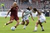 Daniuska Rodríguez (i), de Venezuela, controla un balón durante un partido de la Liga de Naciones Femenina entre Venezuela y Bolivia en el estadio Metropolitano de Fútbol de Lara en Cabudare (Venezuela). EFE/Edison Suárez
