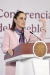 La presidenta de México, Claudia Sheinbaum, habla durante una rueda de prensa este jueves en el Palacio Nacional de la Ciudad de México (México). EFE/José Méndez
