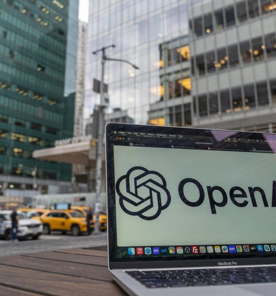 Fotografía de archivo de un computador con el logo de OpenAI en Nueva York (Estados Unidos). EFE/ Angel Colmenares