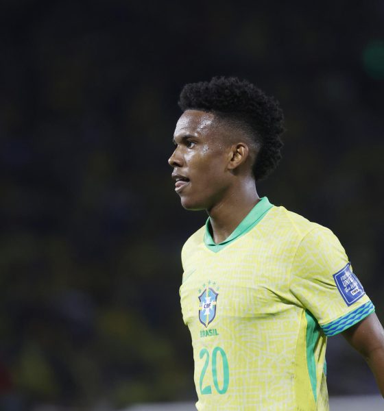 Estêvão celebra un gol con Brasil en un partido por las eliminatorias a la Copa Mundial 2026 entre Brasil y Chile en el estadio Maracaná en Río de Janeiro (Brasil). EFE/ Antonio Lacerda