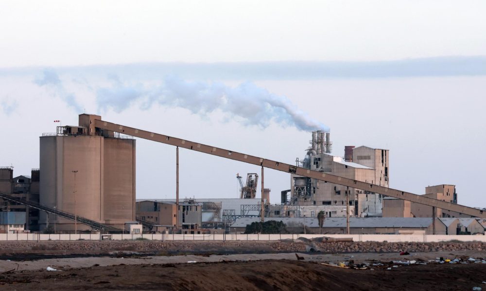 En la imagen de archivo, vista general del complejo químico en Gabes, Túnez. EFE/EPA/MOHAMED MESSARA