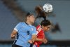 Fátima Barone (i), de Uruguay, disputa el balón con Sonya Keefe, de Chile, en un partido de la Liga de Naciones Femenina entre Uruguay y Chile en el estadio Centenario en Montevideo (Uruguay). EFE/Gastón Britos
