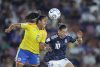 Maricel Pereyra (d), de Argentina, disputa un balón con Manuela Vanegas, de Colombia, durante un partido de la Liga de Naciones Femenina entre Argentina y Colombia en el estadio Ciudad de Lanús en Lanús (Argentina). EFE/ Adan González
