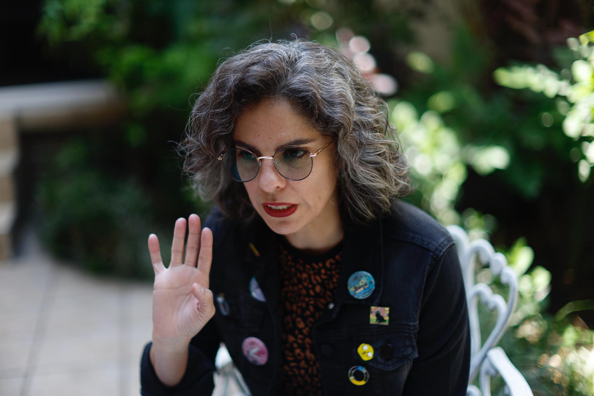 La cineasta mexicana Alejandra Pérez, habla durante una entrevista con EFE este viernes (ayer), en la Ciudad de México (México). EFE/ Sáshenka Gutiérrez