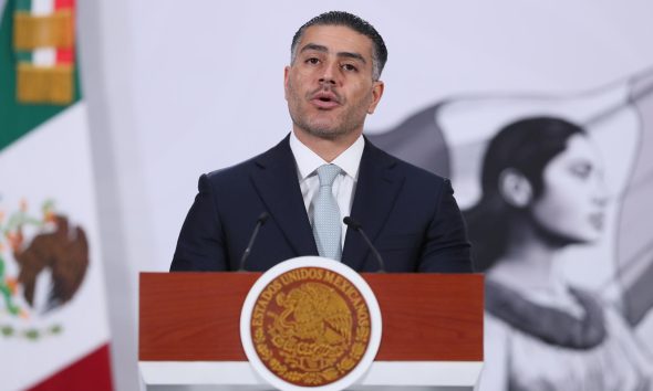 El secretario de Seguridad y Protección Ciudadana (SSPC), Omar García Harfuch, habla durante una rueda de prensa este martes en el Palacio Nacional de la Ciudad de México (México). EFE/Mario Guzmán