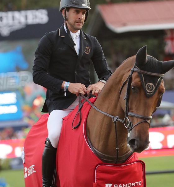 El jinete mexicano Eugenio Garza se impuso este sábado en la prueba de salto de 1,50 metros en el Longines Global Champions Tour que transcurre en el Campo Marte de Ciudad de México. EFE/ Mario Guzmán